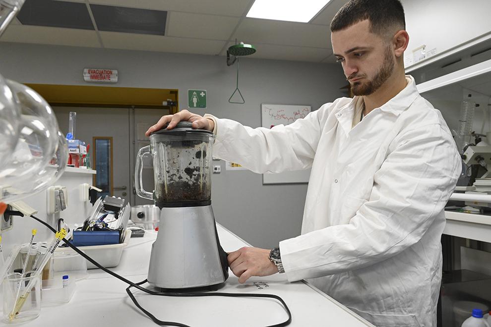 coques de noix de cajou broyes